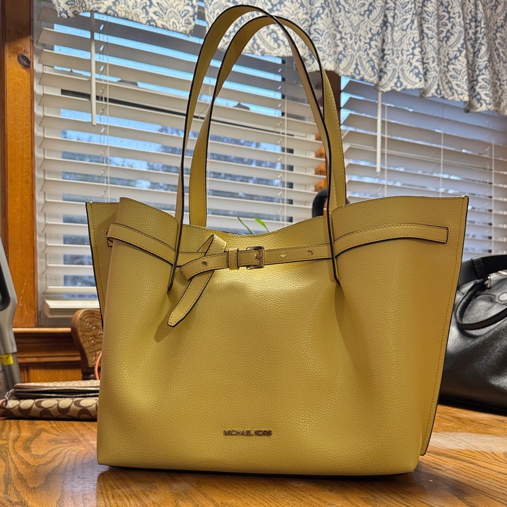 Michael Kors Emilia Large East West Yellow Tote